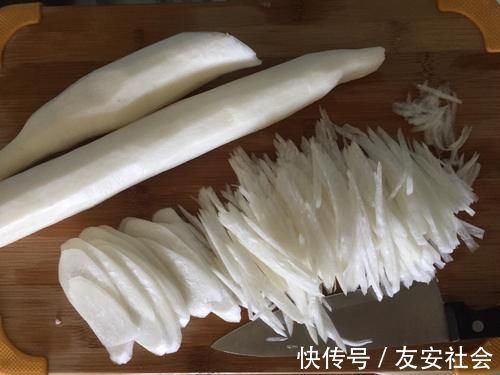 白萝卜和它是绝配，上锅煮一煮，暖胃驱寒，咳嗽不咳，冬天不生病