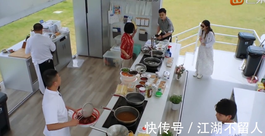 综艺感|把敷衍当人设,把不懂常识当蠢萌,《中餐厅》还能走多远!