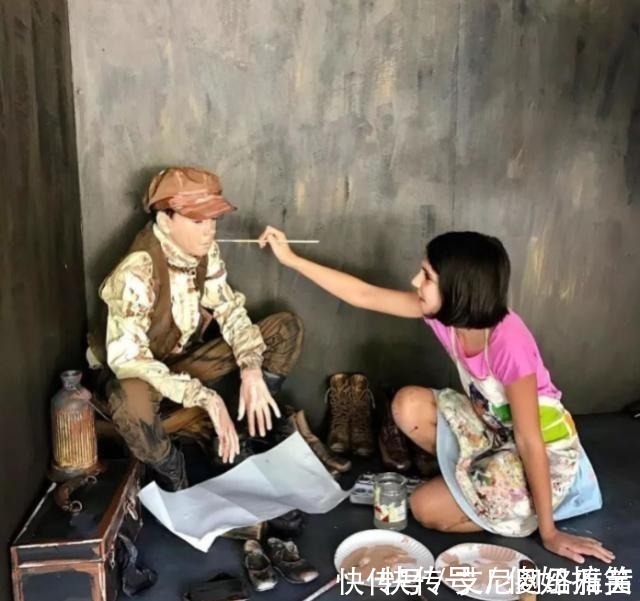 真人#11岁小女生用真人画画,盯着画看10秒钟,画中的人都会动