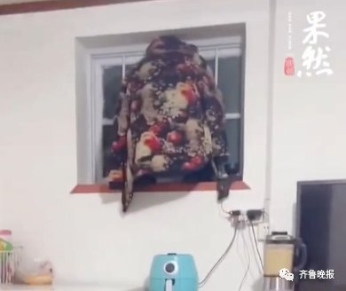 笑岔气!山东70岁外公陪孩子捉迷藏,披上花棉袄“飞”上了这里…