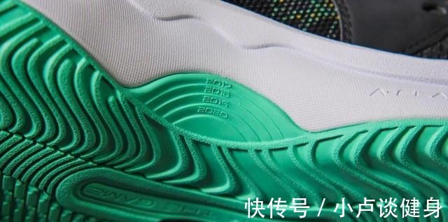 鞋面 开箱冷门球鞋,签名鞋的配置,二百出头的价格!