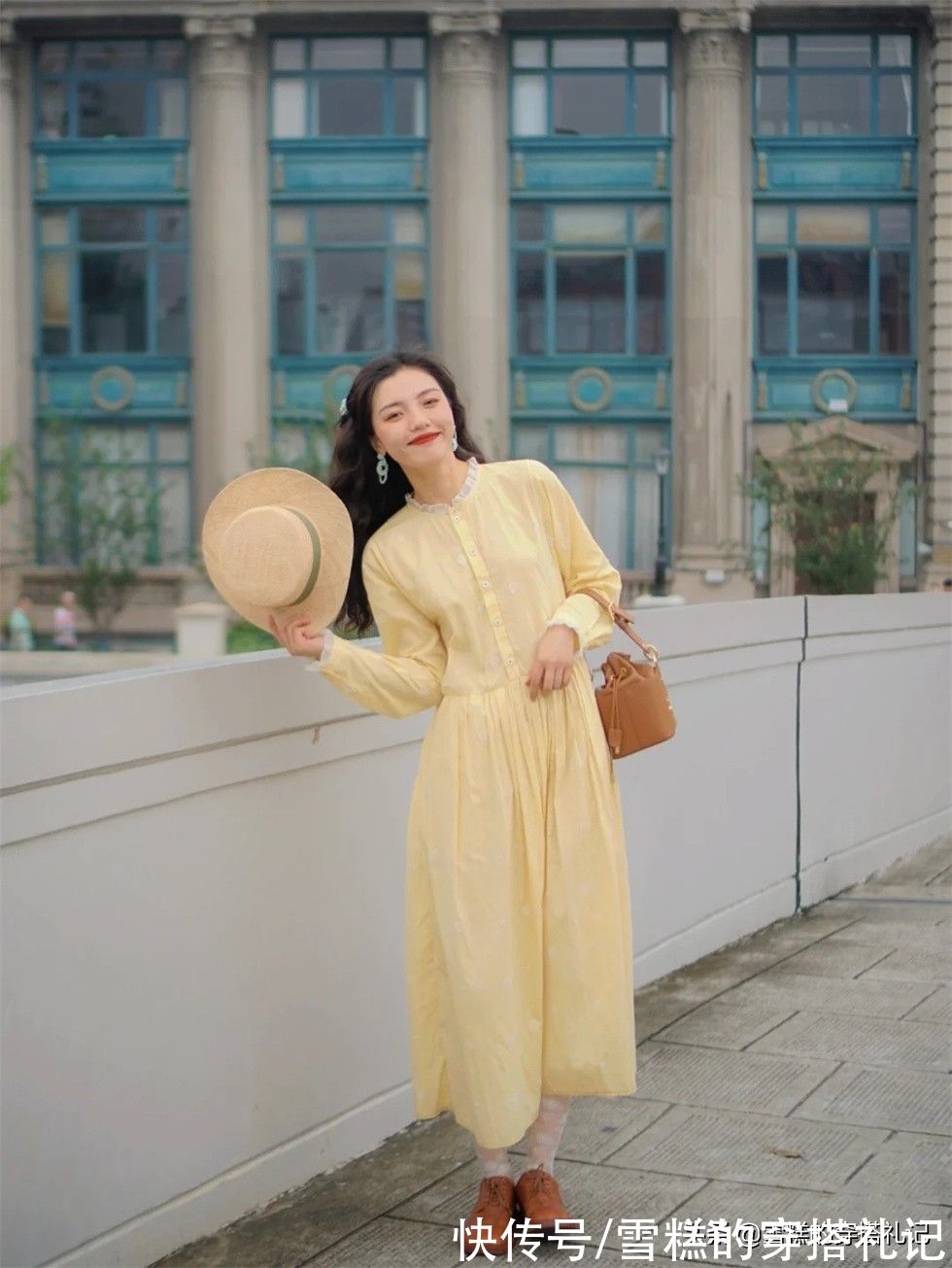 搭配 “长裙+短靴”=早秋最美穿搭!遮肉显高还时髦,日常通勤都适合