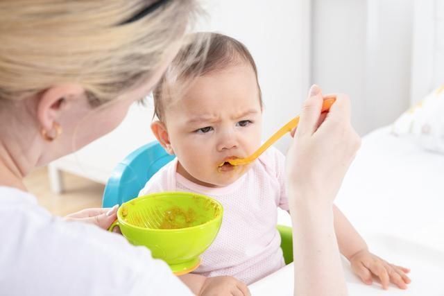 鸡蛋|孩子每天把早餐偷倒楼下，邻居上门贴小字条，妈妈的妄想是魔鬼