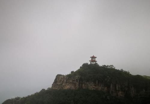 太行深处的悬崖古寺，凿了60多年才建成，至今已有400年历史