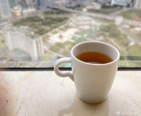 孙俪近日开启“大厨模式”狂秀厨艺，邓超“被投喂”竟还不知足？