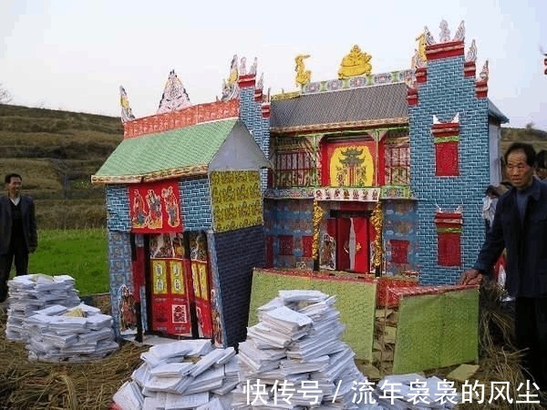 丧葬$在中国的丧葬文化中, 对寿衣很有讲究, 必须遵守这三点!