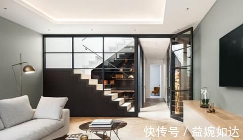 玻璃|楼梯下空着,如今越来越多人都直接改成书房,不要1㎡却实用多了