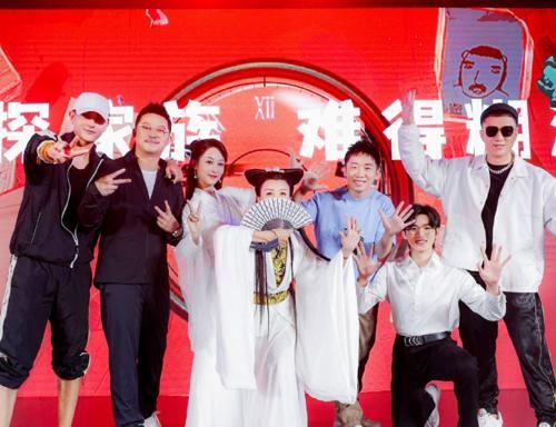 宋妈妈|萌探探探案路透，穿宫廷装造型华丽，杨紫迎来重要的人