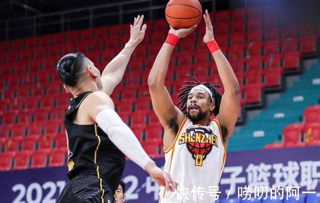 深圳|亂了,CBA排名亂了!深圳4連敗滑至第7,新疆連勝逼近季后賽區(qū)間