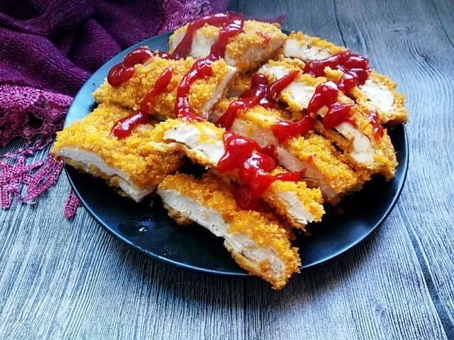 鸡排风靡大街小巷，自己动手就能做，只要会用烤箱就行