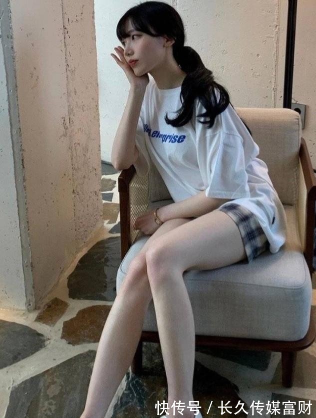 百搭|穿短袖不一定要穿牛仔裤，今夏流行这样穿，显瘦百搭还气质