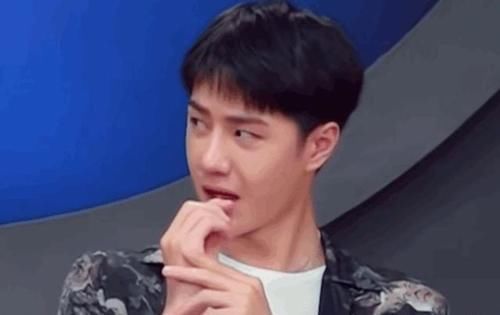 王一博《街舞4》鏡頭盤點，微表情暴露“奶蓋”本質，可愛不自知