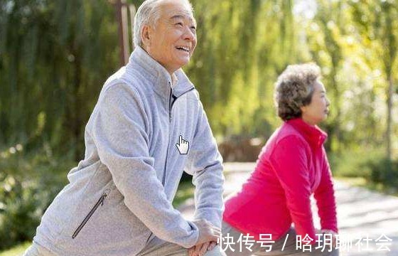 长寿|134岁长寿老人吸烟又喝酒,坚持3件事,却从不碰一件事