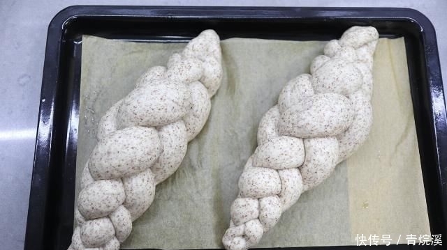 蔬菜|我家早餐爱吃这面包,暄软有嚼劲,煎蛋蔬菜随意放,老人孩子也爱