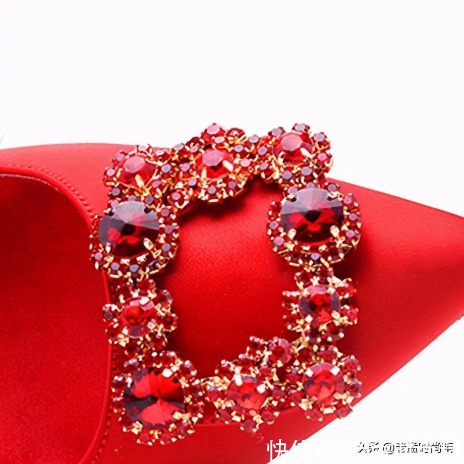 大红色|传统红色婚鞋已过时，现在流行这种时尚大气的，不累脚、不俗气