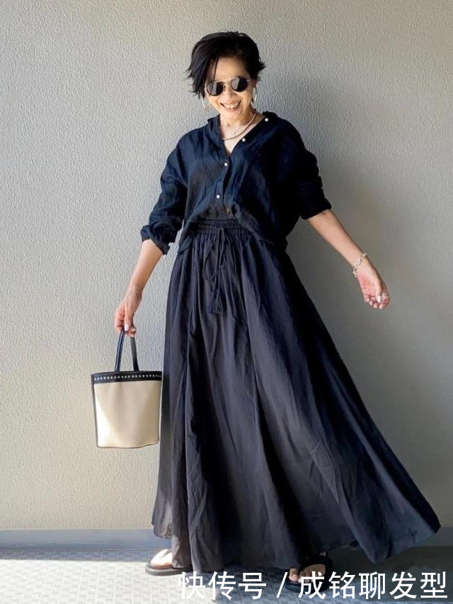 这才是老年人该有的装扮,60岁阿姨的减龄穿搭,展现别样的美感