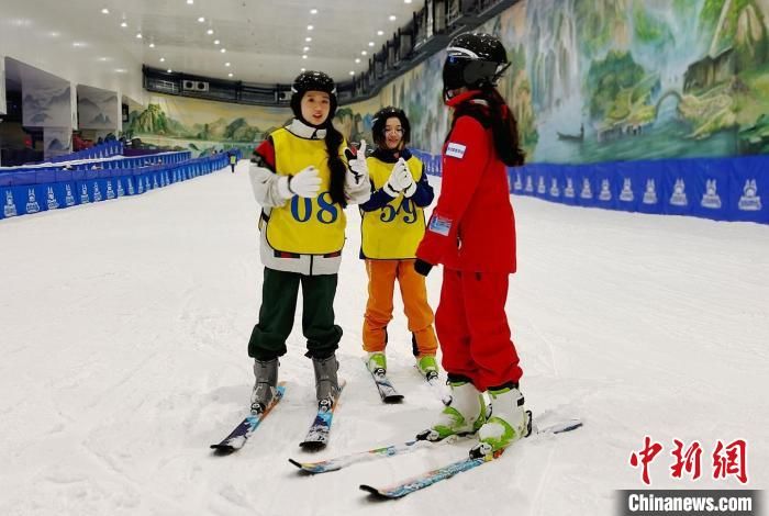 北京冬奥会|“冷资源”成了“热经济” 浙江民众冰雪健身迎冬奥