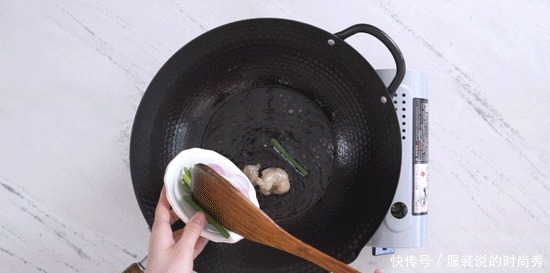 潮汕|难怪潮汕女生皮肤好!这一盘肥而不腻,满满都是胶质,谁吃谁爱!