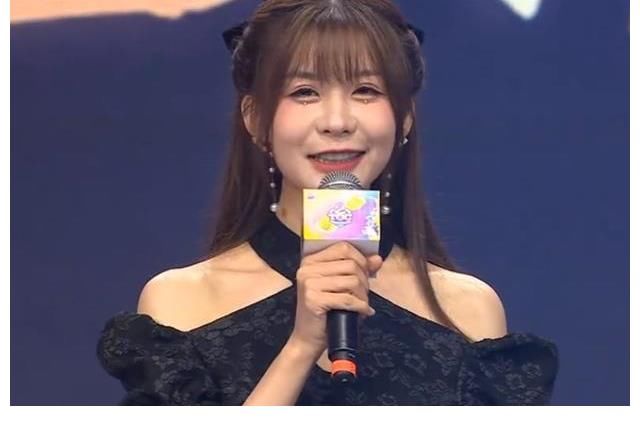 旗袍造型|LPL安排旗袍造型送祝福，一笔姐的脸垮到认不出，希然是现场最美