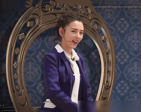 紧张 奔跑吧李沁出场时因紧张走错路,郑恺的做法亮了,素质不是装的