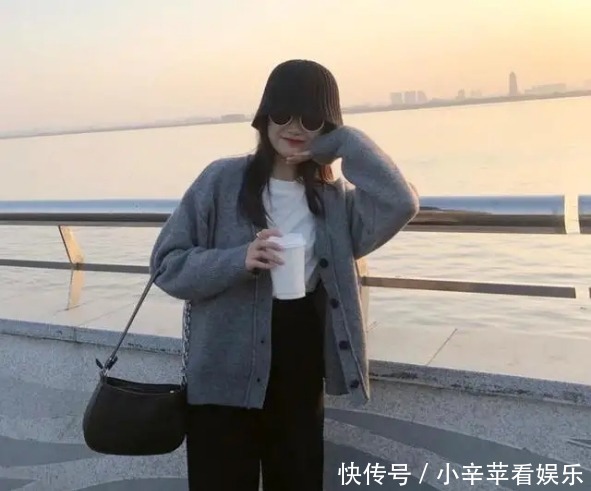 人手一件的“针织开衫”，早春试试这样搭配，很温柔又好看