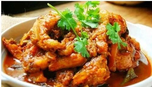 美食推荐：葱爆羊肉，家常红烧鱼块，麻辣鱼泡，青椒炒蛋的做法