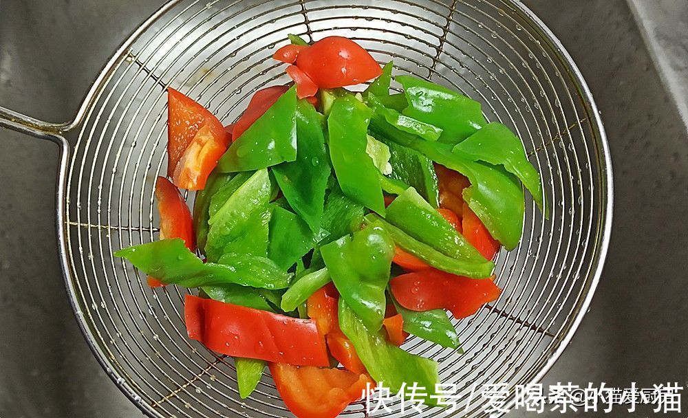 天冷了教你用里脊肉做一道好吃的菜,成菜嫩滑爽口下饭,太香了