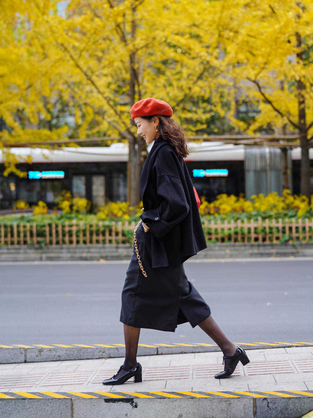 上身|还在为选下装而发愁吗?别愁了!用裙装配黑丝,上身效果美翻了