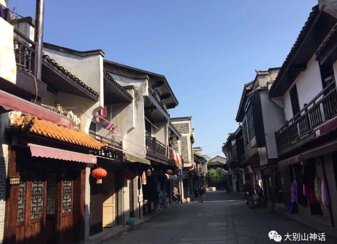 佘汉武旧作二首:竹枝词:国庆节与诗友游靖港古镇