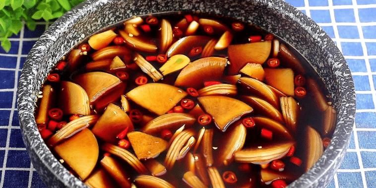 腌萝卜怎么脆爽?大厨教你“招牌做法”,做1次吃3个月,开胃解腻