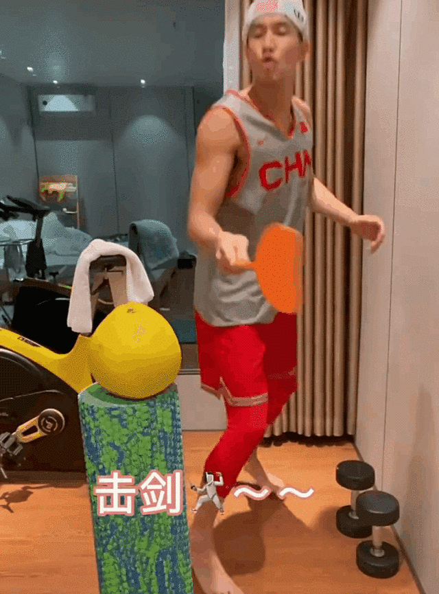 拳击|搞怪伦上线!郭艾伦室内花样游泳 拳击 击剑,球迷:彻底被憋疯了