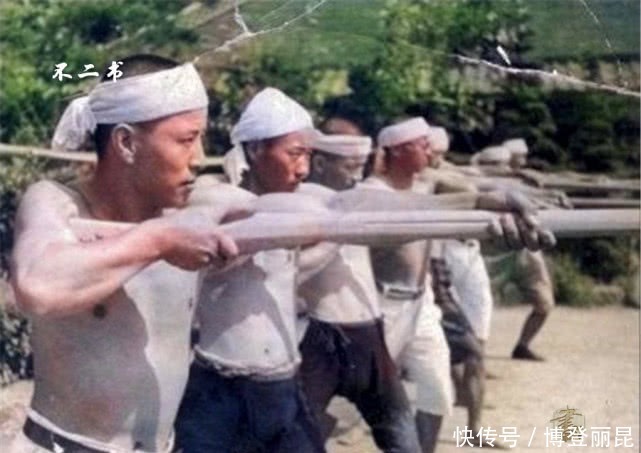 侵华|上色老照片：侵华战场上真实的日军士兵，高歌时和战败时很不一样