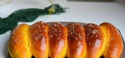 用苹果当馅做的美食，我和孩子尝一口后抢着吃，天天吃也不够