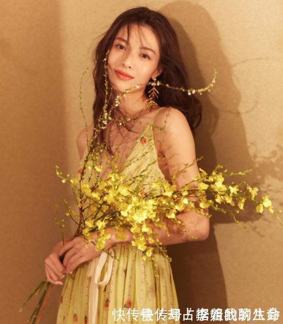 直发 普通女生脸上有3个特点,很适合微卷发,都不用去做发型了