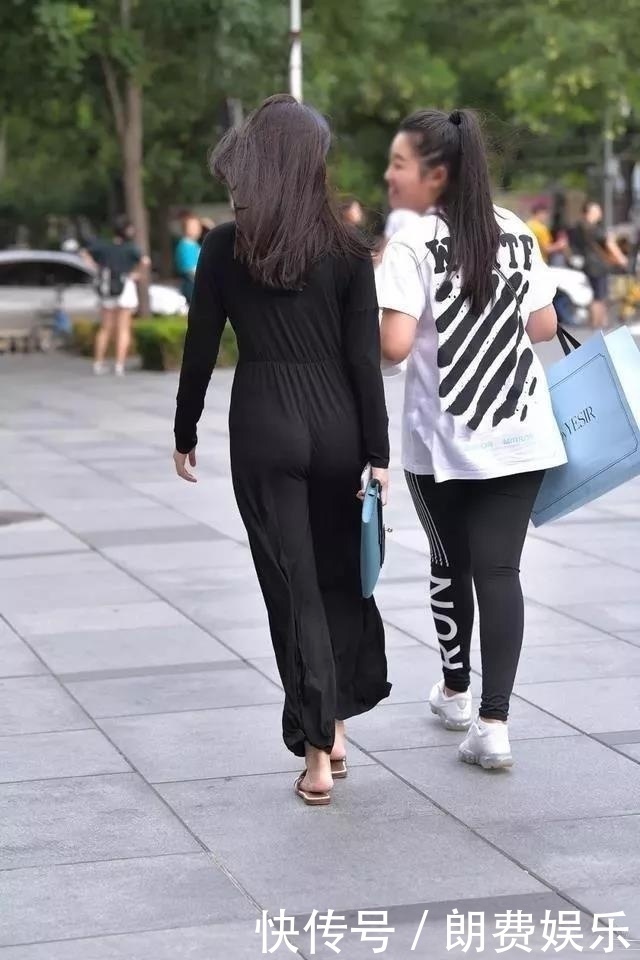 街拍黑色连体长裤小姐姐, 柳娇花媚, 袅袅婷婷,穿出职业风