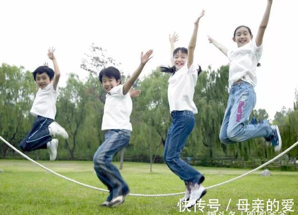 老汪|啃一口需代谢5天,家长还喜爱喂娃吃,医生:它是身高“阻长剂”