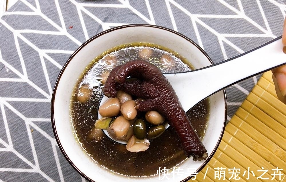 秋天 入秋后,多喝黑豆汤,口感甘醇淡淡飘香,养颜不一定要护肤品