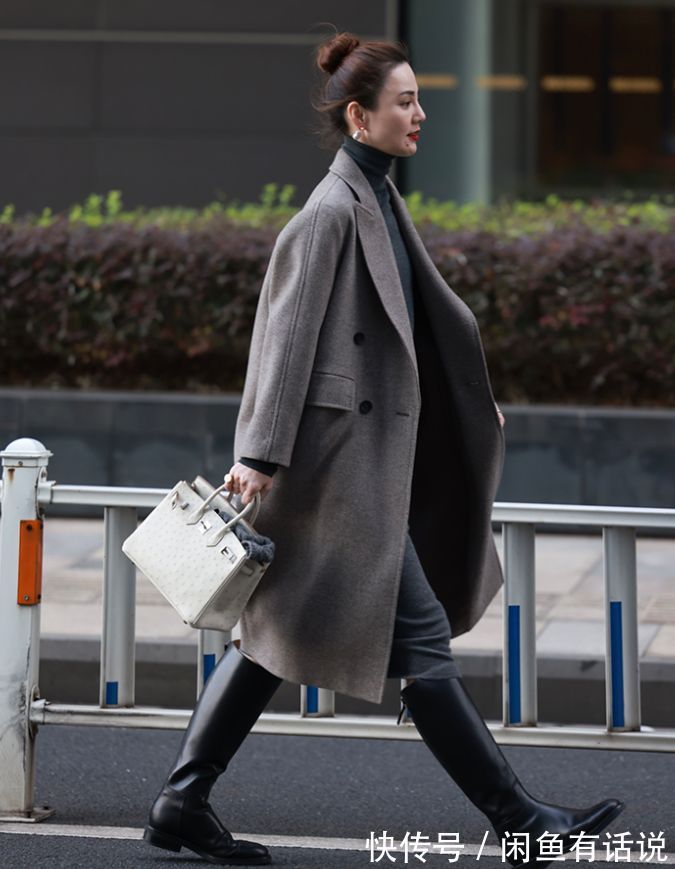 大方 秋冬大衣怎么穿更显贵?学45岁博主用“同色系”,秒变人间富贵花