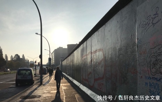 东德|明明是西德统一了东德,为何迁都到东德的柏林