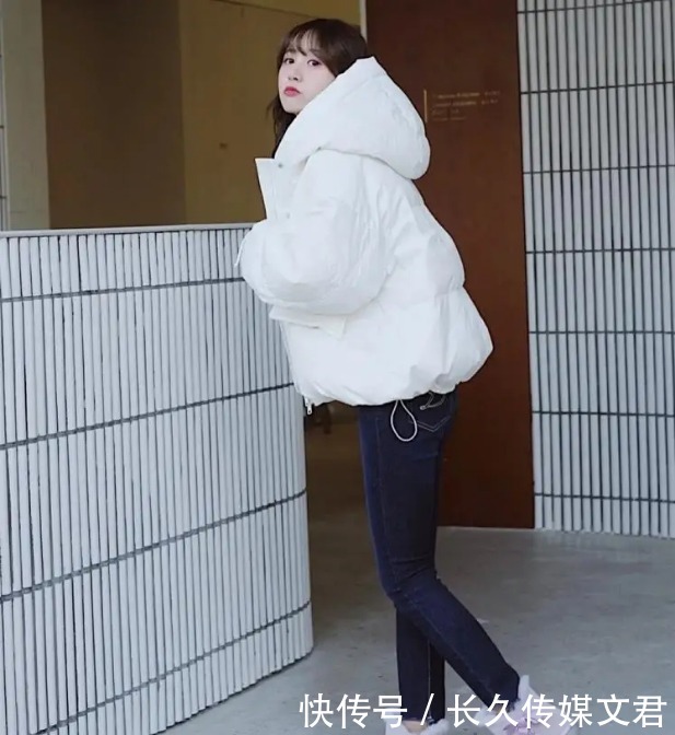 羽绒服配帆布鞋很好看，但今冬更流行搭这几双“靴子”，保暖显瘦