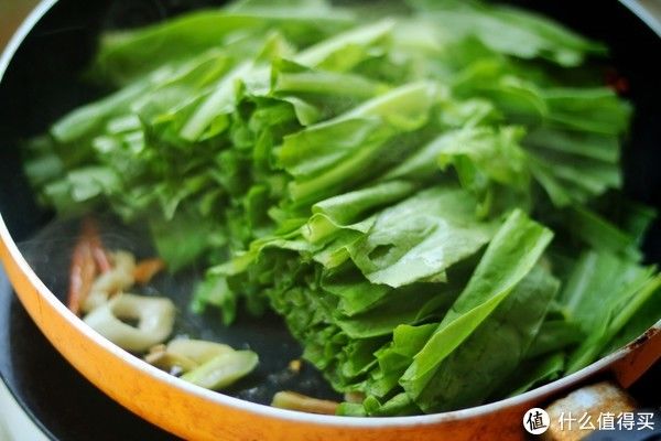 食欲|天热没食欲，2块钱买棵油麦菜，家常做法香辣好吃，最先光盘