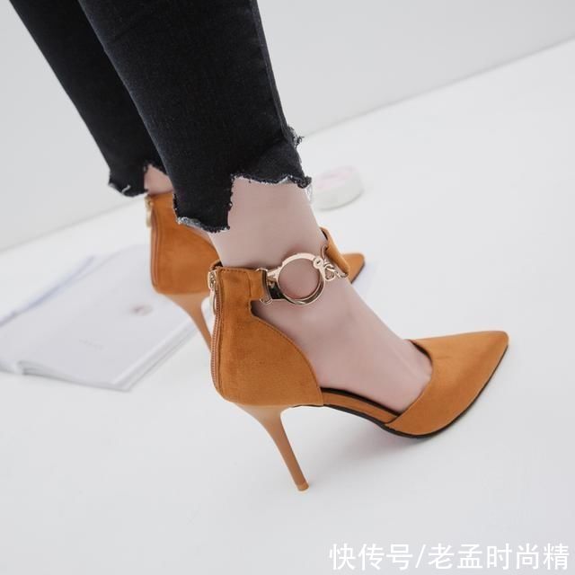 细高跟|女人都应该备上一双细跟鞋,上街超有自信