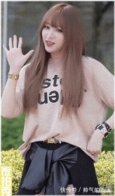 |搞笑GIF趣图公司里一个未婚女同事,天天蹭我车上下班