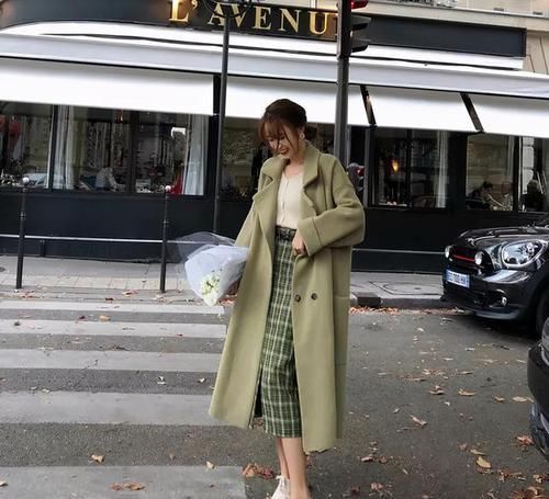 人人都有的长大衣，为何你穿不出“高挑感”？这些窍门建议收藏