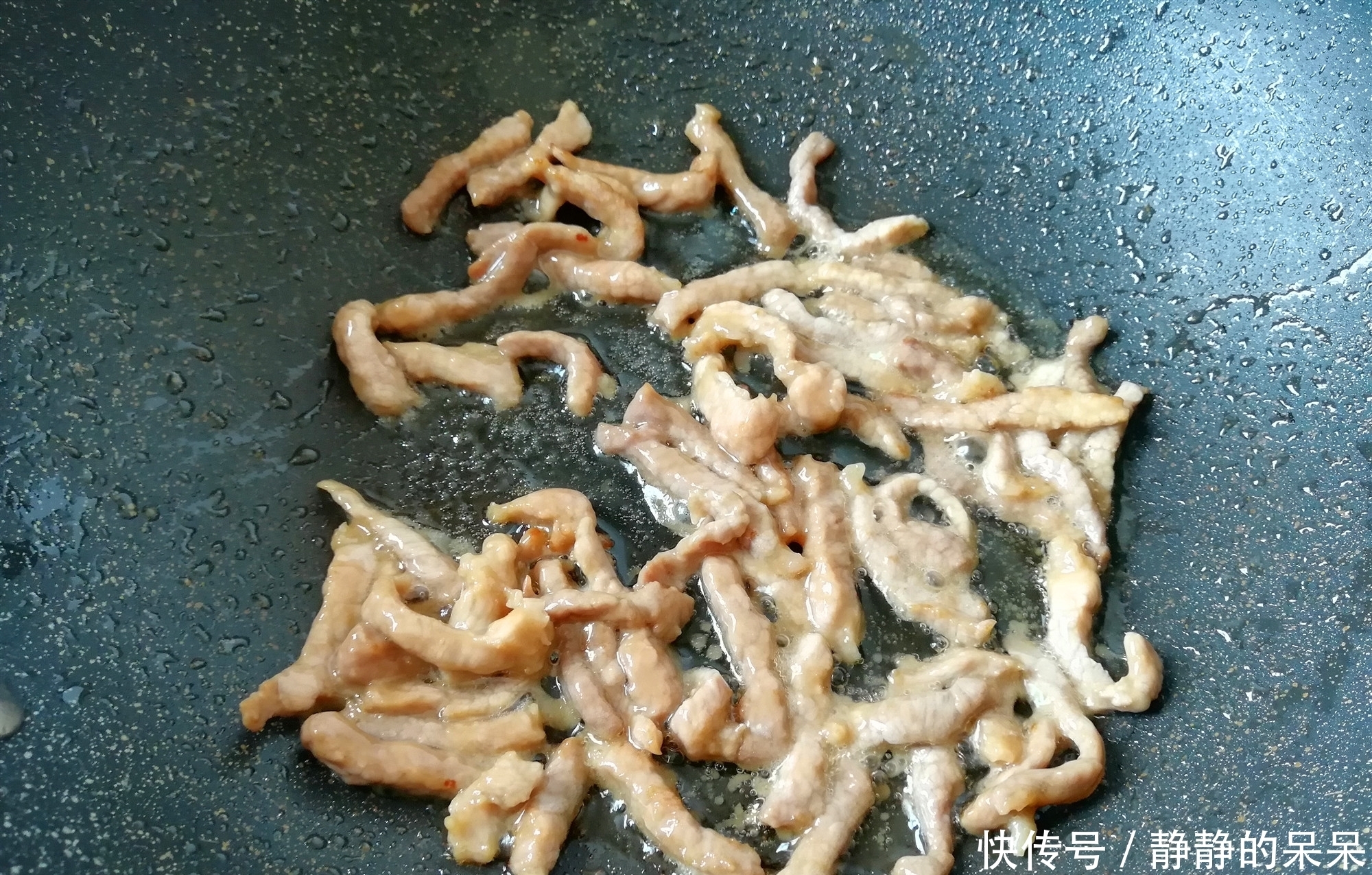 蒜薹炒肉丝的家常做法,教你小技巧,蒜苔入味,肉丝滑嫩不柴