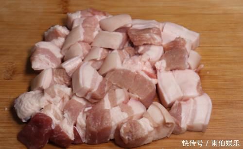 五花肉这样做真过瘾,不加水不加油,简单2步,上桌连汤汁都不剩