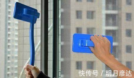 纱窗清洁很麻烦，其实需要对症下药，轻松把灰尘弄干净，真干净