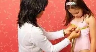 性早熟|8岁女孩骨龄达11岁,终生身高不超过一米五,罪魁祸首竟然是它