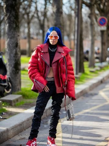 毛呢大衣已经过时了，冬天穿这种服装才好看，遮肉显瘦还保暖