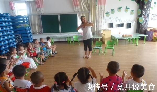 监控|幼儿园开着空调孩子还起了痱子看完监控后,家长们都怒了